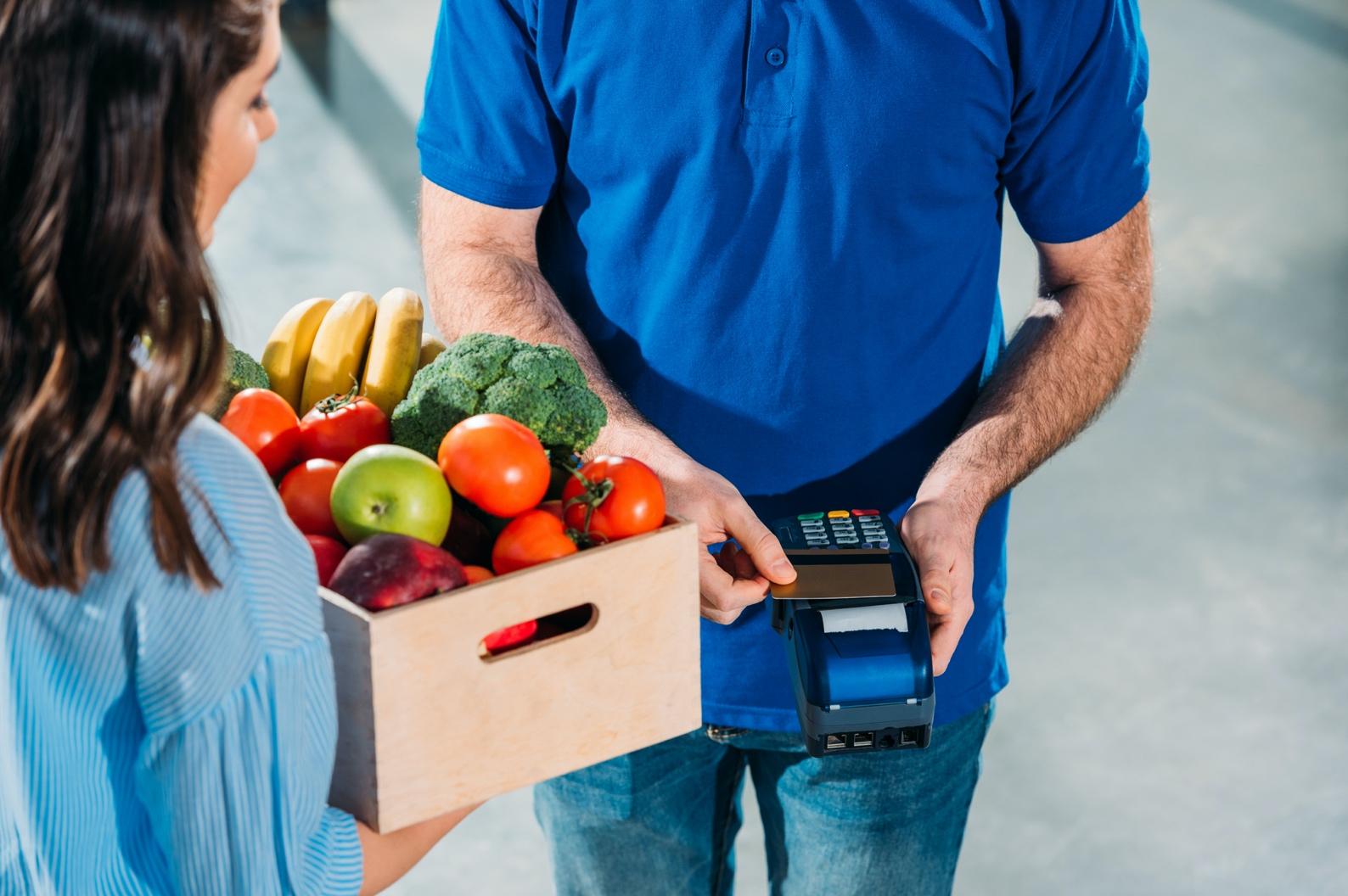 Як придбати продукти та готові страви, залишаючись вдома: вигідне рішення для сучасних людей