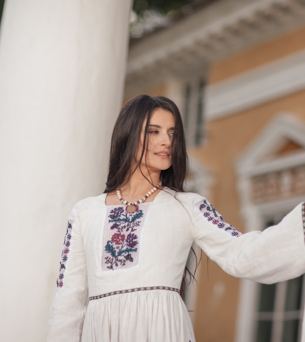“Потрапила у ДТП” у мережі поширюють фейк про співачку NAVKA